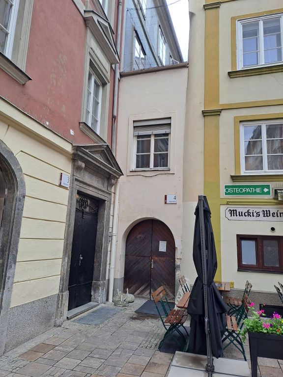 Datei:Kapaunplatz 4, Durchgang.jpg