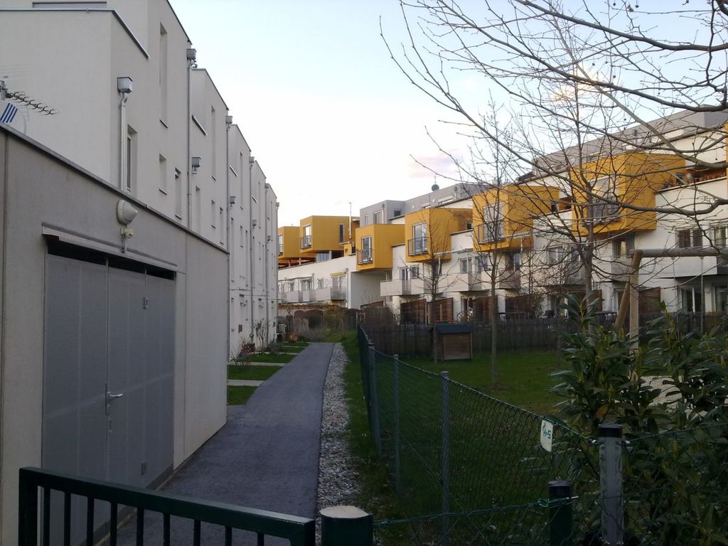 Datei:Siedlungen uferweg kahngasse 2013.jpg