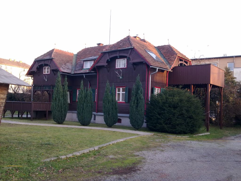 Datei:Bruchnerstraße 100 Graz 2014.jpg