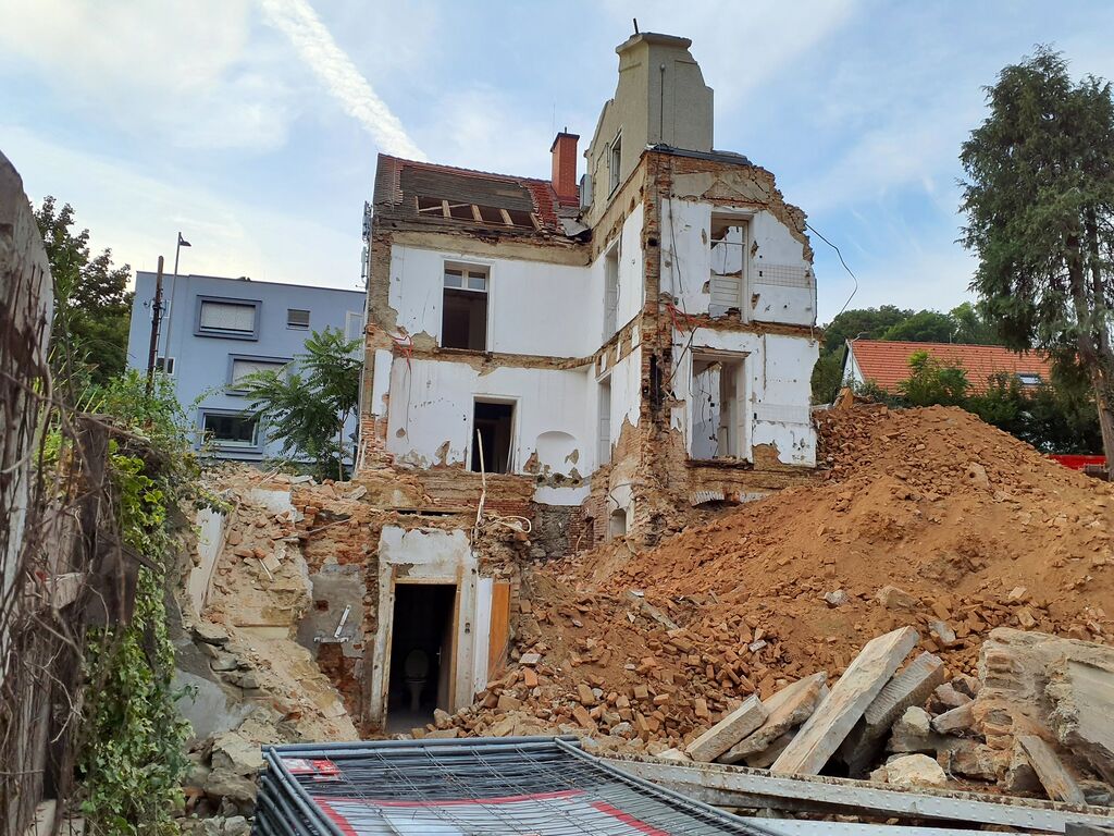 Datei:Villa Brauner, Abriss (2).jpg