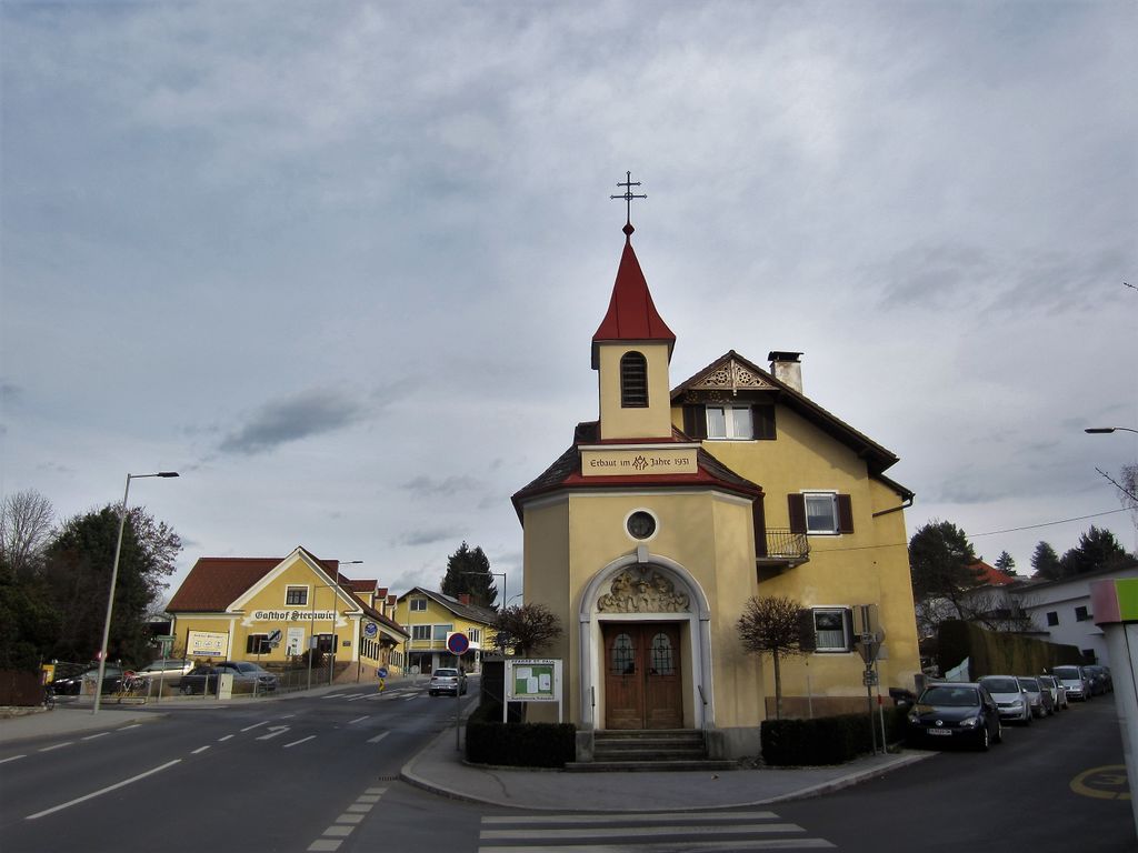 Datei:Waltendorfer Hauptstraße 45, Sternwirt mit Kapelle 1932.JPG
