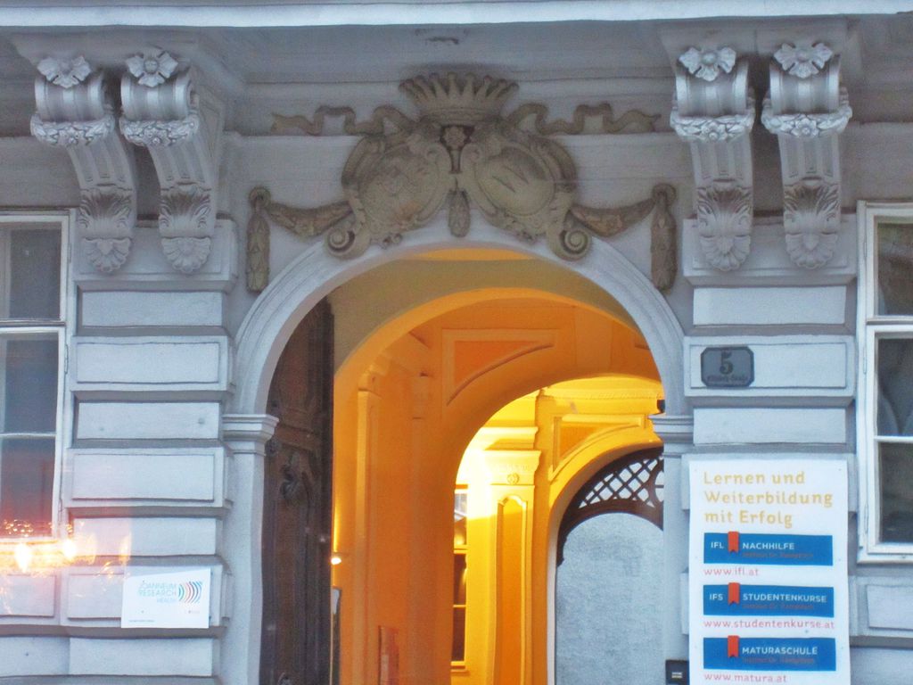 Datei:Elisabethstraße 5, Palais Auersperg, Portal.JPG