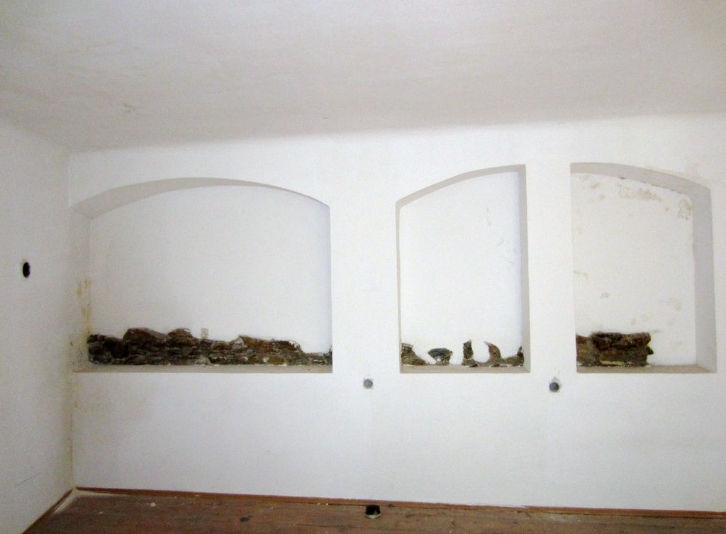Datei:Färbergasse 7, 2. OG Stadtmauer 0.JPG