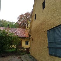hinteres Gebäude (vorderes Gebäude mittlerweile gelb) - 2015